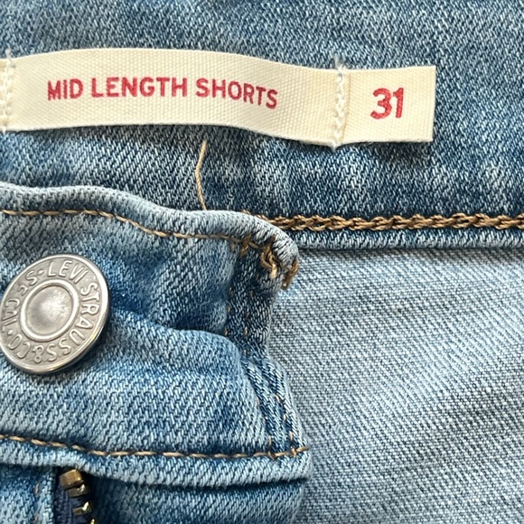 Levi’s Mid Length Denim Jean Shorts Size 31 Waist Light Wash Cotton Blend - Picture 9 of 11